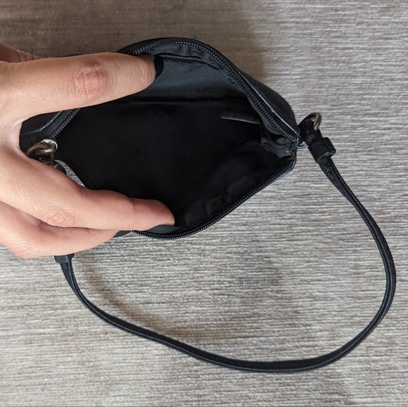Calvin Klein wristlet black - Picture 3 of 6